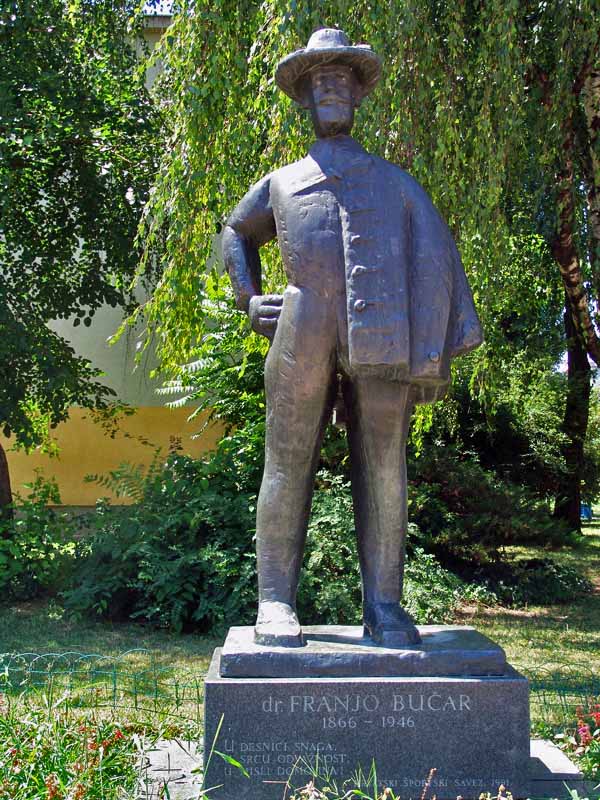 Franjo Bučar kod Doma sportova